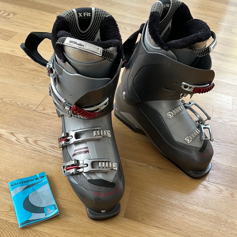 SALOMON all slopes ski boots XFITFusion